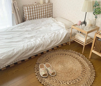 足元から涼しげに。爽やかな夏用ラグに模様替え