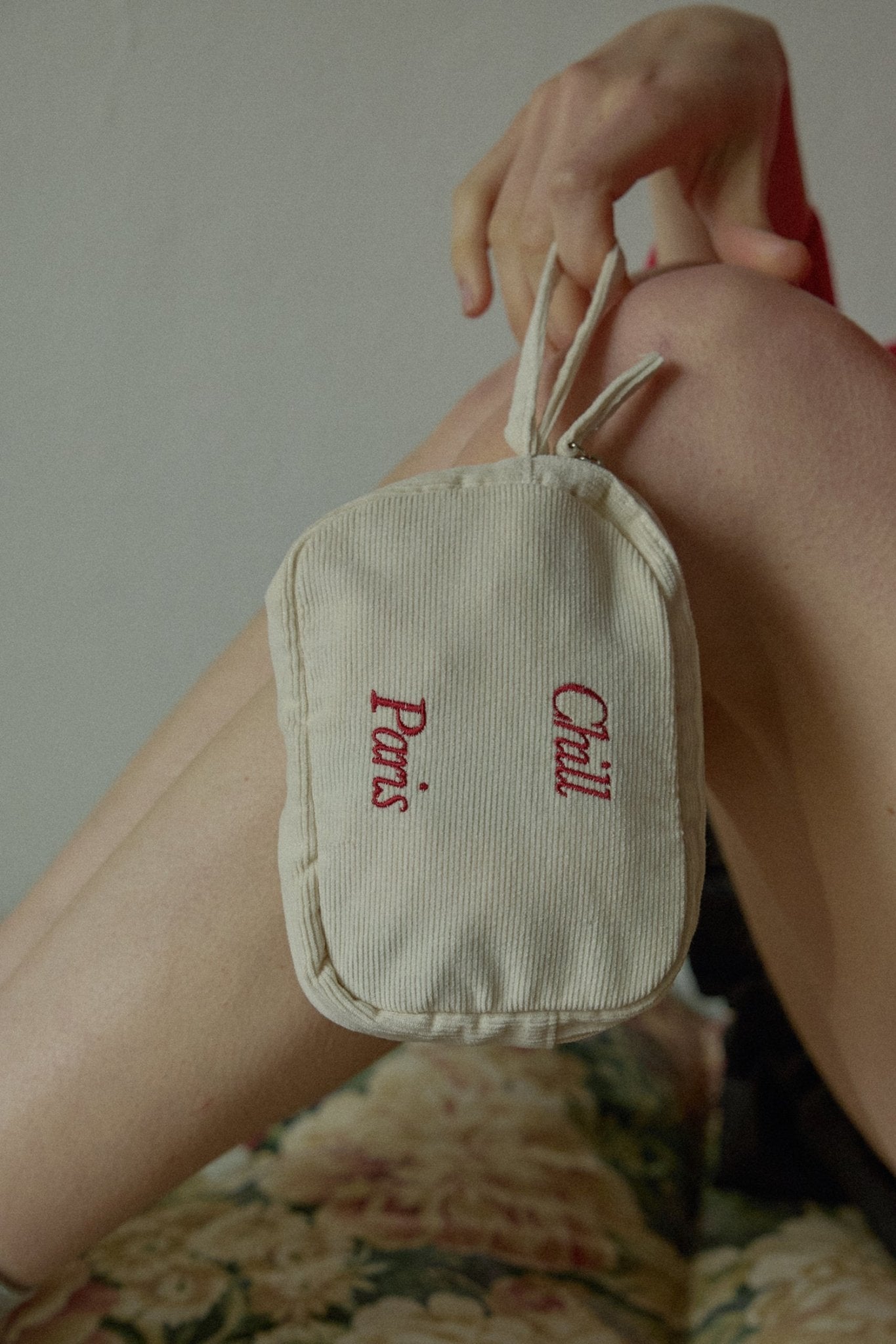 BR - 8189 - HOTEL PARIS CHILL - HOTEL PARIS CHILL ポーチ｜Easy - Peasy Corduroy Pouch