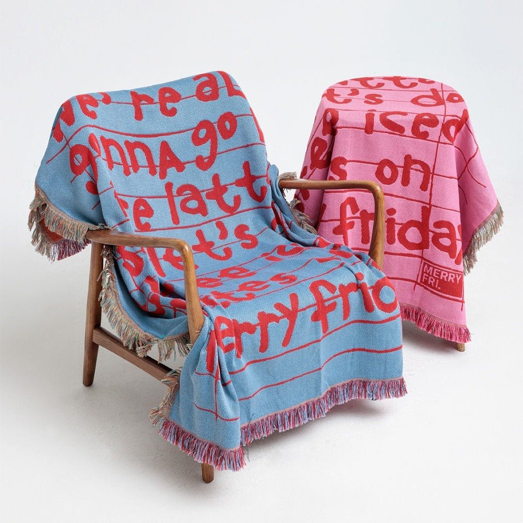 BR-10493-MERRY FRIDAY-MERRY FRIDAY ブランケット｜Typo II Red