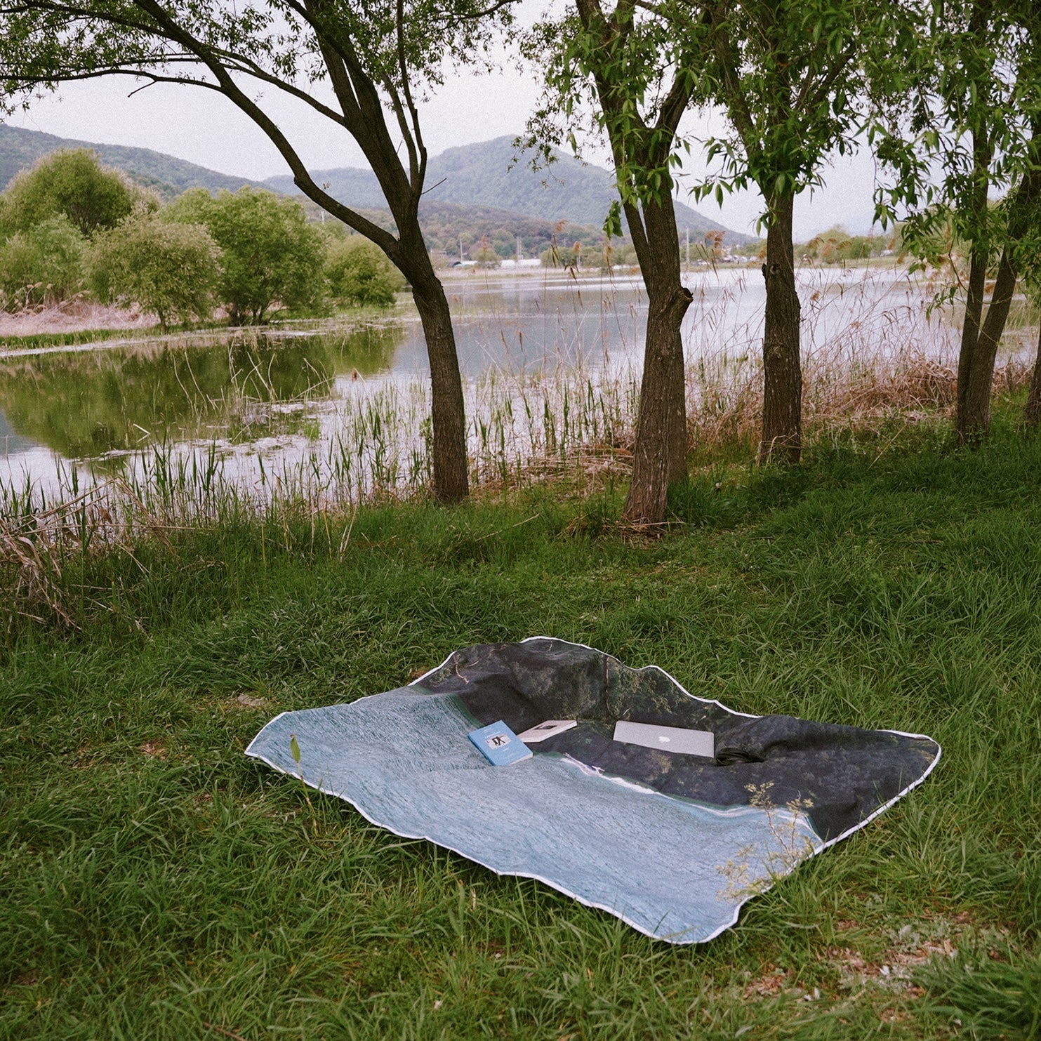 BR-5577-sleeptight.object-sleeptight.object ピクニックマット｜forest lake picnic mat