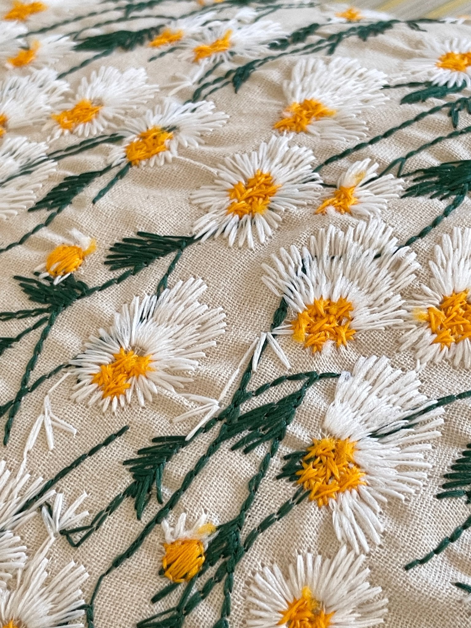 AL-5289-Little Rooms select-デイジー刺繍クッションカバー