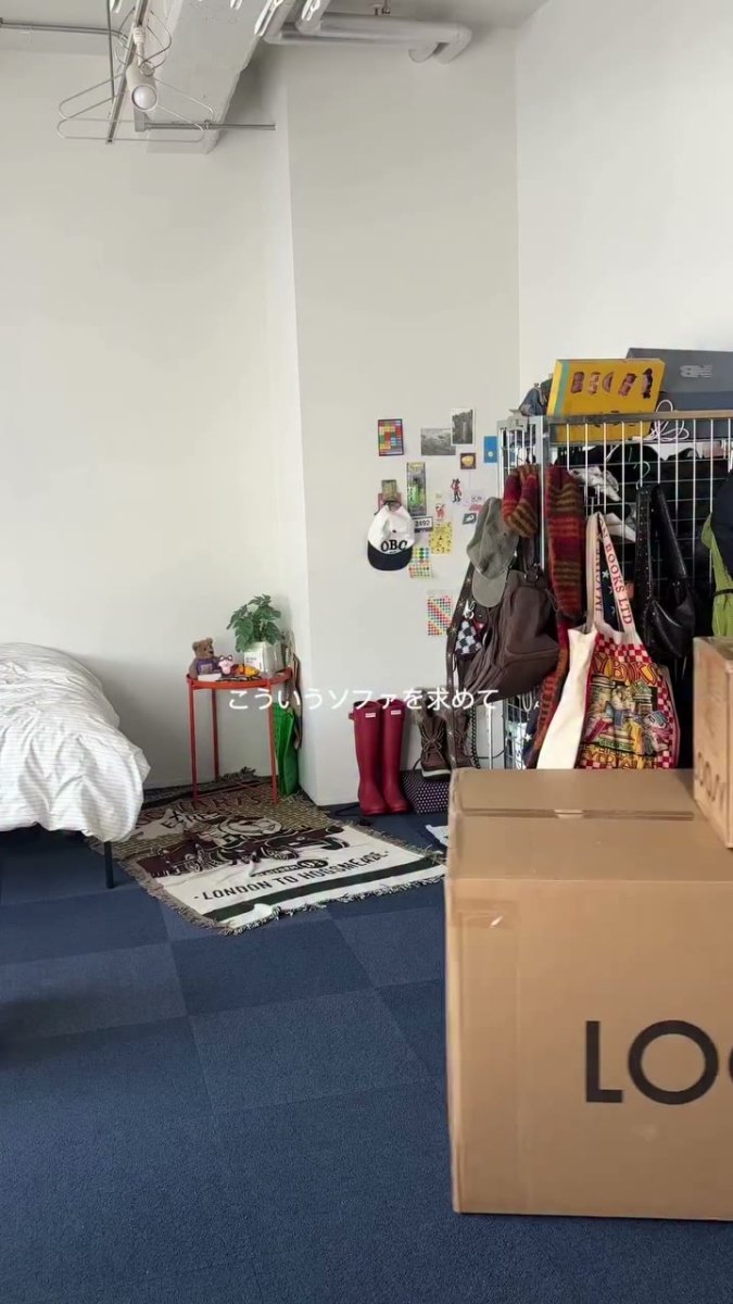 部屋に届いたLOOSYの箱