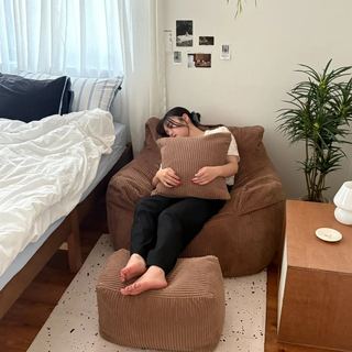 ショールームで座り心地を試す